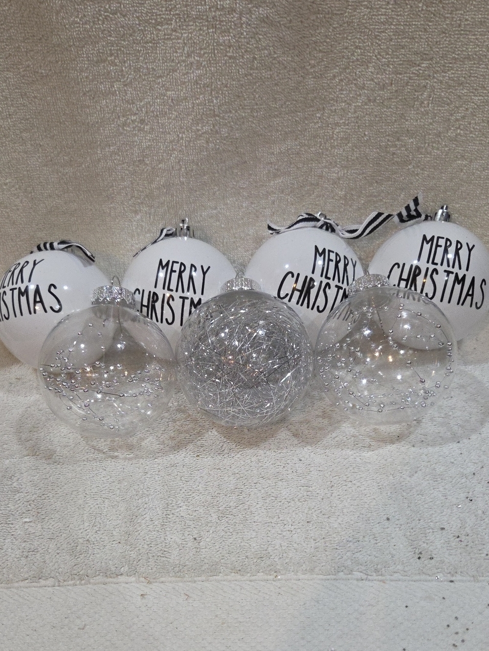 SET OF 7 CHRISTMAS BALLS - Picture 1 of 4